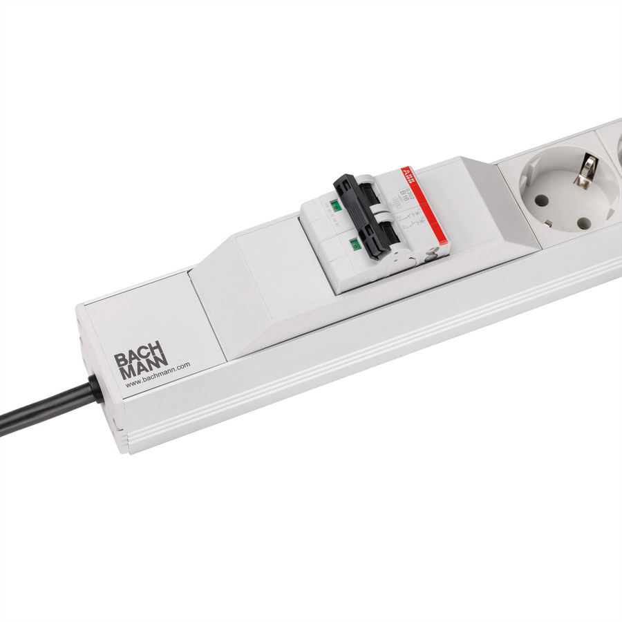 BACHMANN 19" Steckdosenleiste 6xSchutzkontakt 1x Leitungsschutzschalter, 2 m