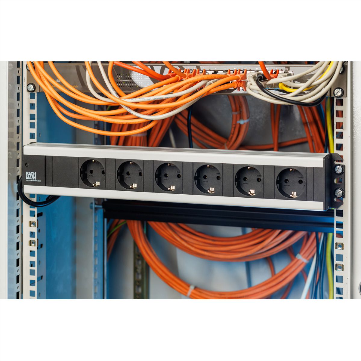 BACHMANN Handwerkerleiste 6x Schutzkontakt, 19-Zoll-Rack kompatibel, 2 m