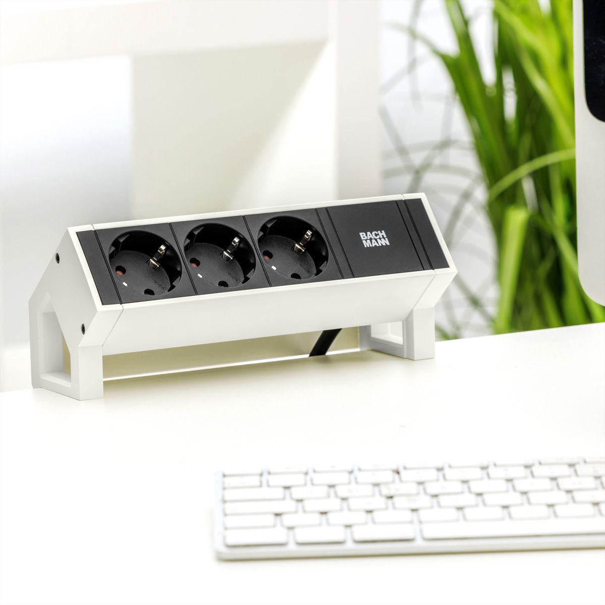 BACHMANN DESK2 3x Schutzkontakt GST18, weiß