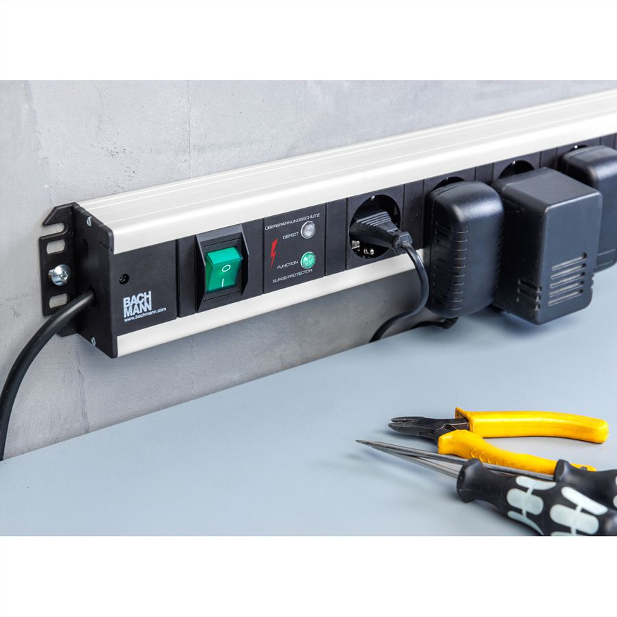 BACHMANN Handwerkerleiste 6x Schutzkontakt, Überspannungschutz, Schalter