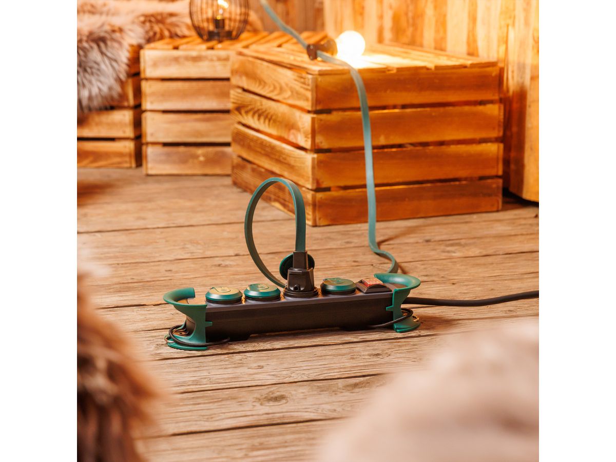 BACHMANN HOOK Outdoor 4x Schutzkontakt, Kunststoff, mit Schalter und Klappdeckeln, IP44, 4 m