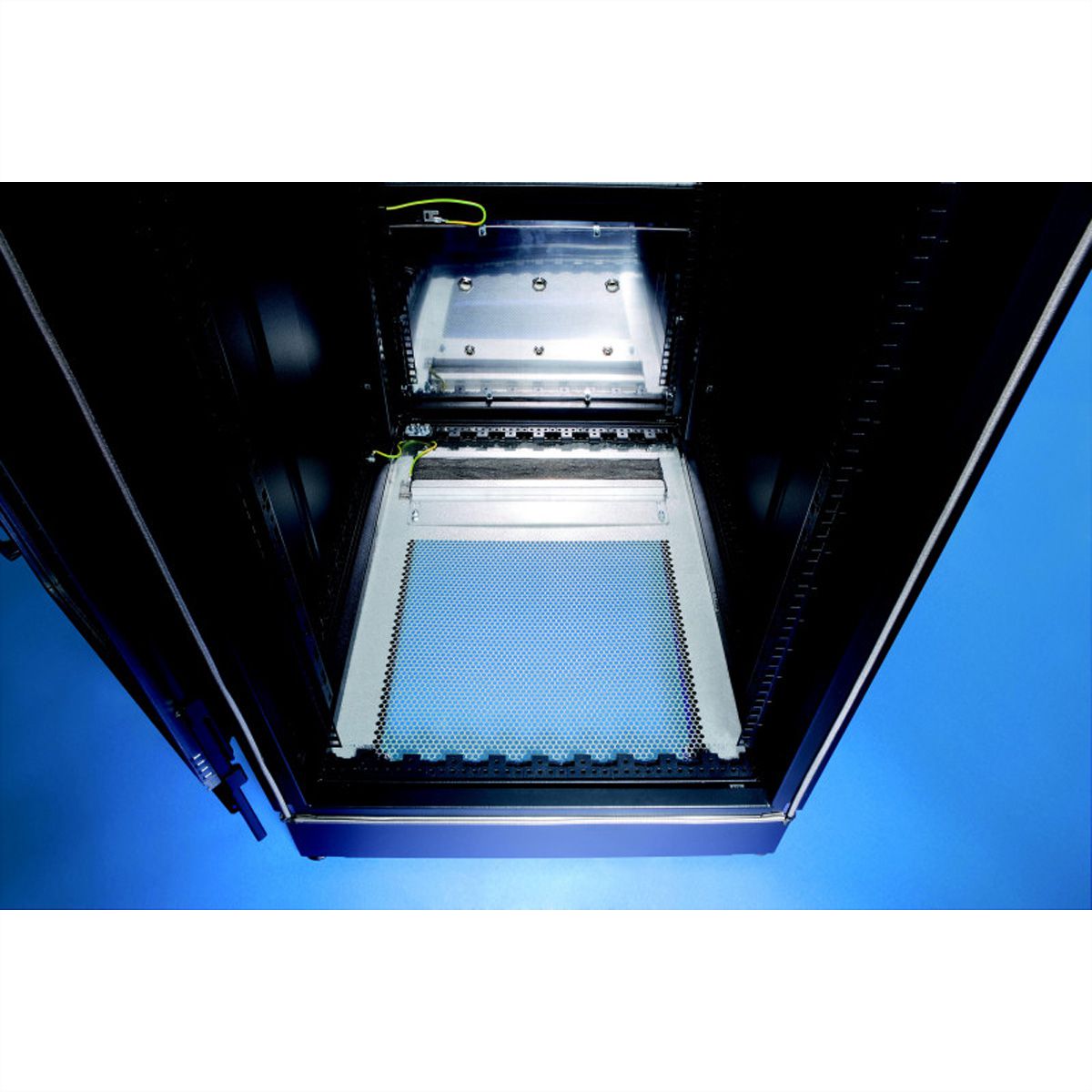 SCHROFF Bodenblech EMV, perforiert, mit Kableinführung - BODENBL.PERF.600BX600T EMC