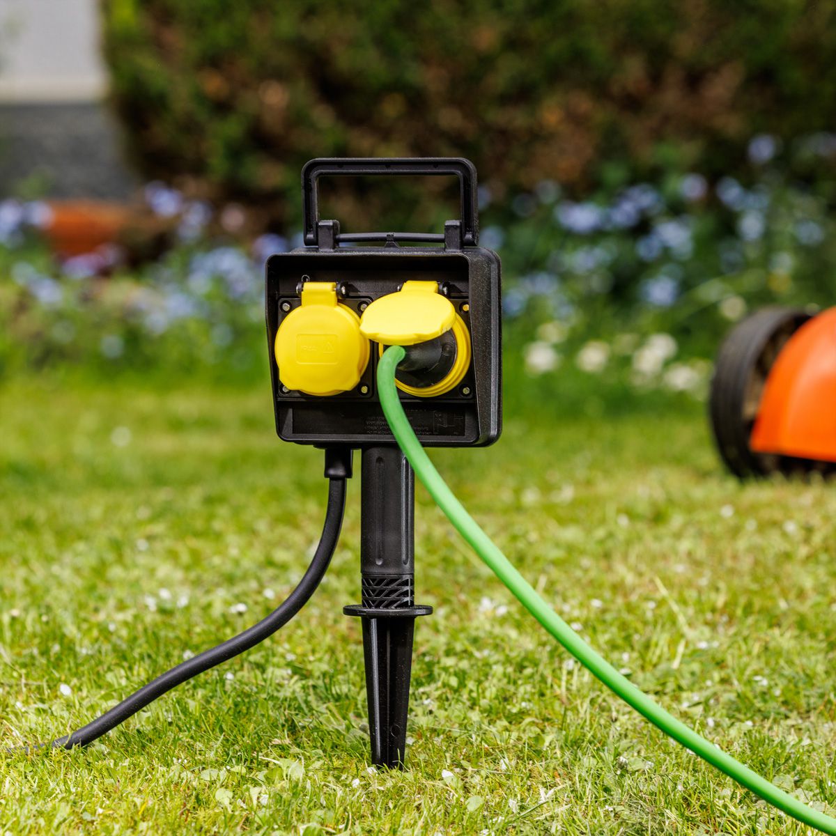 BACHMANN Gartensteckdose mit Erdspieß , 2x CEE 7/3, IP4, Outdoor