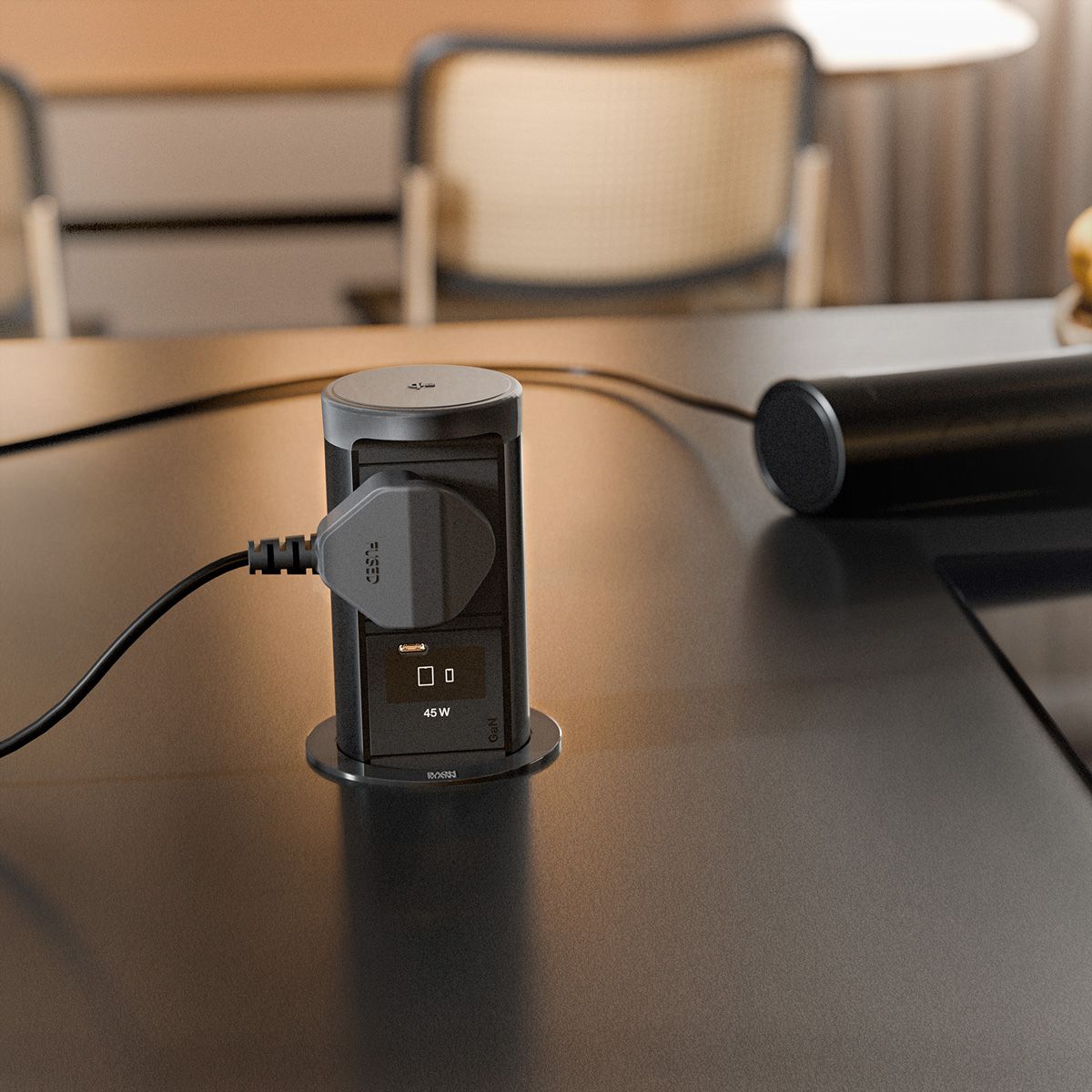 BACHMANN ELEVATOR2 1xUK 1xUSB C, Wireless Charger 15W RAL9005 L=2m UK13A