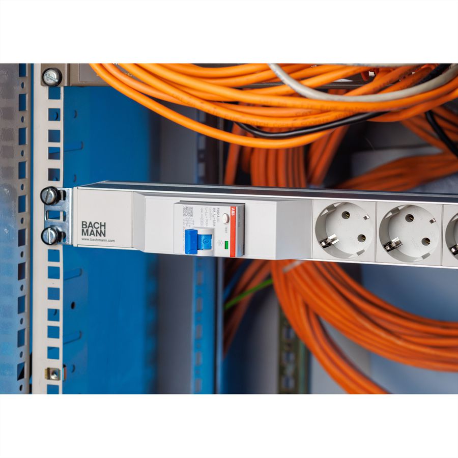 BACHMANN 19" 1HE 6xCEE7/3 1xFI Strom 2,0m CEE7/7