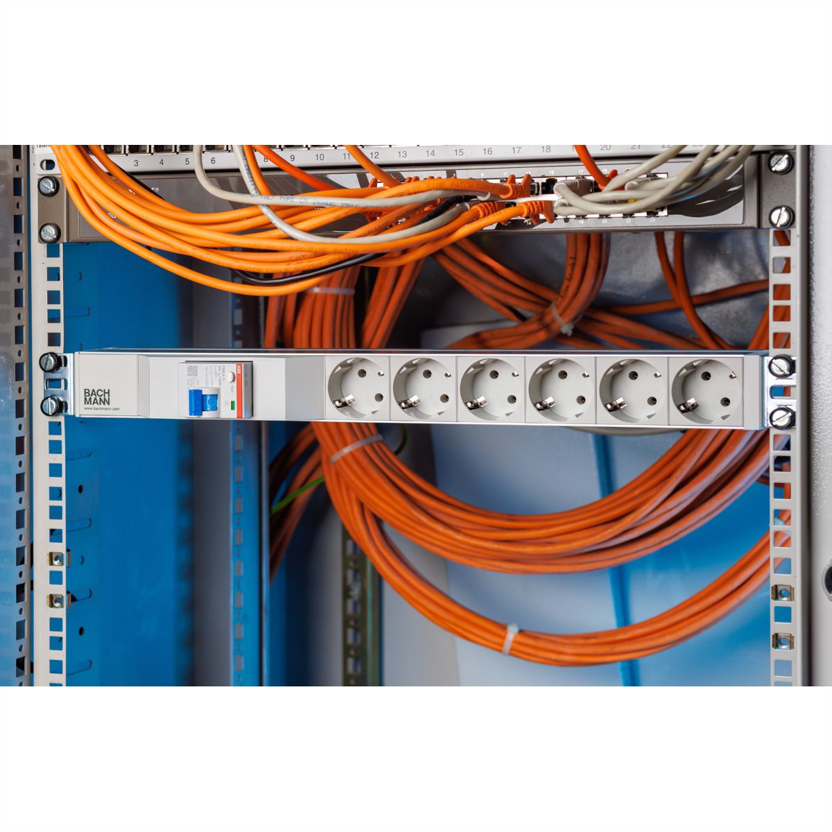 BACHMANN 19" 1HE 6xCEE7/3 1xFI Strom 2,0m CEE7/7