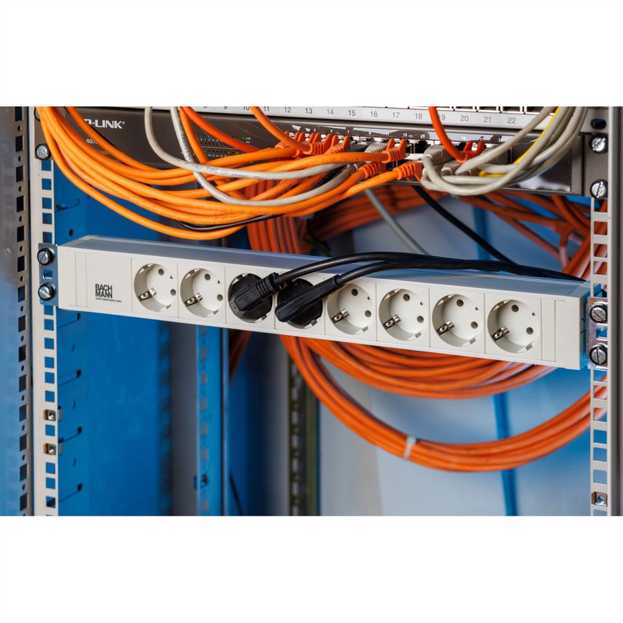 BACHMANN 19'' PVC 8x Schutzkontakt-Steckdosenleiste, 2,0m Schutzkontaktstecker