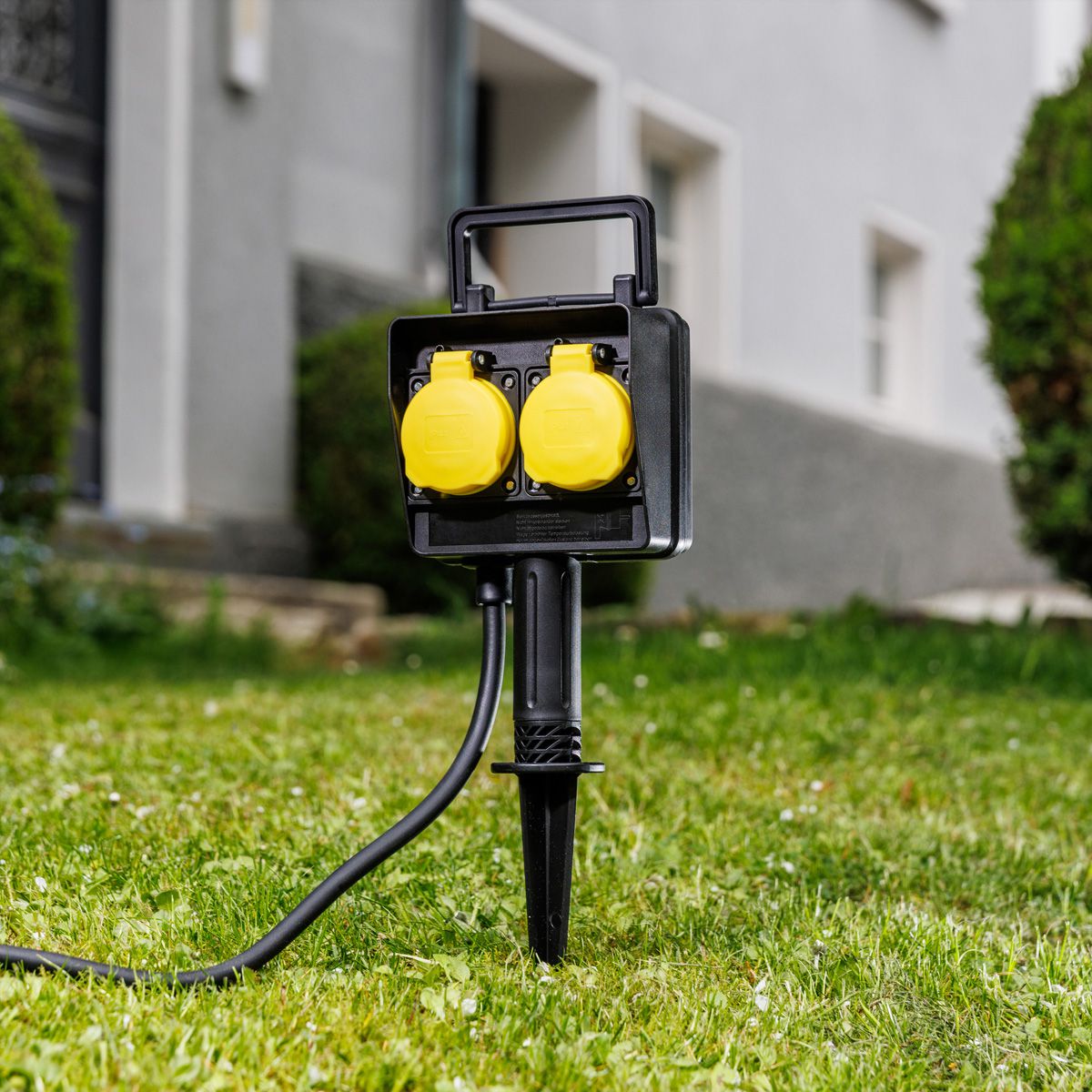 BACHMANN Gartensteckdose mit Erdspieß , 2x CEE 7/3, IP4, Outdoor