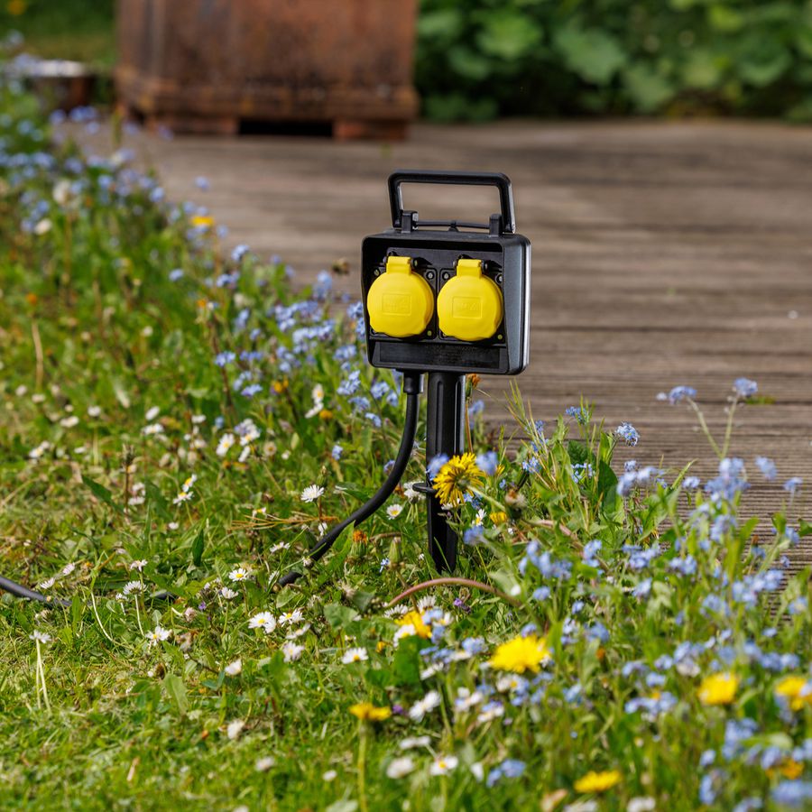 BACHMANN Gartensteckdose mit Erdspieß , 2x CEE 7/3, IP4, Outdoor