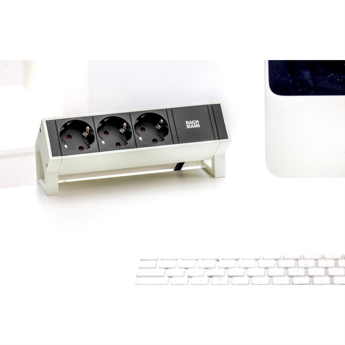 BACHMANN DESK2 3x Schutzkontakt GST18, weiß