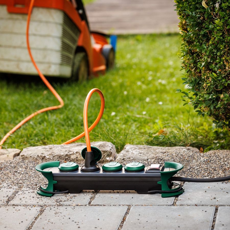 BACHMANN HOOK Outdoor 4x Schutzkontakt, Kunststoff, mit Schalter und Klappdeckeln, IP44, 4 m