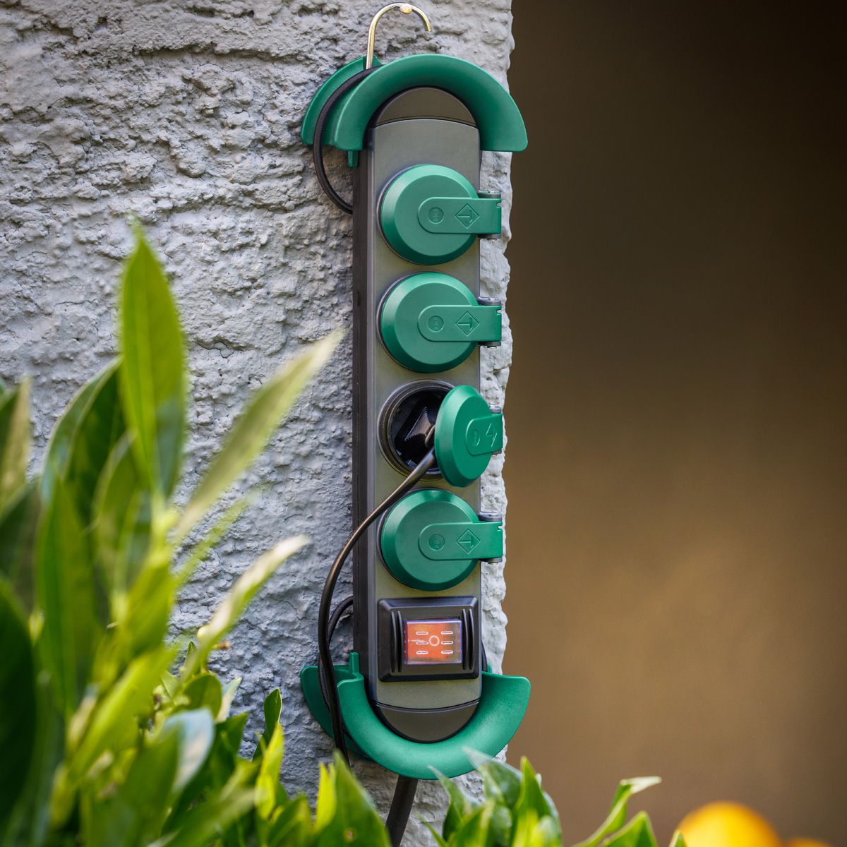 BACHMANN HOOK Outdoor 4x Schutzkontakt, Kunststoff, mit Schalter und Klappdeckeln, IP44, 4 m